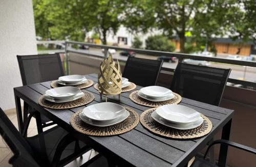 Wesertor Apartment | 110qm - 4 Zimmer - privat Parkplatz - zentral - Balkon - MalliBase Apartments