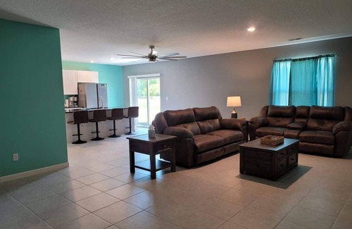 Kingsland House | 111 College: 4 BR, 2 BA House in Kingsland, Sleeps 12