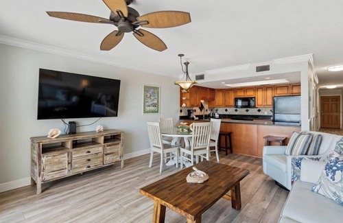 Destin Condo | 111- Direct BEACH FRONT family friendly paradise. Destin Beach Club
