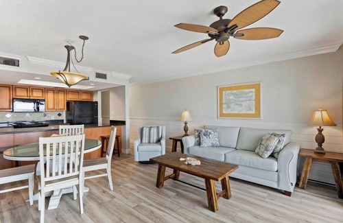 Destin Condo | 111- Direct BEACH FRONT family friendly paradise. Destin Beach Club