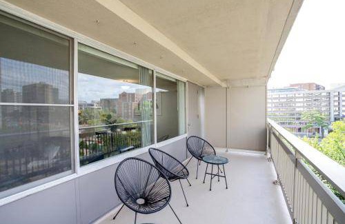 Crystal City Apartment | 111 m² Apartment ∙ 2 bedrooms ∙ 5 guests