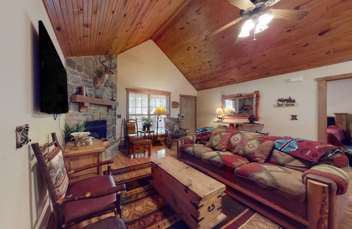 Branson West Cabin | 111 m² Cabin ∙ 2 bedrooms ∙ 4 guests