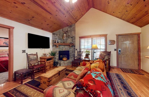 Branson West Cabin | 111 m² Cabin ∙ 2 bedrooms ∙ 4 guests