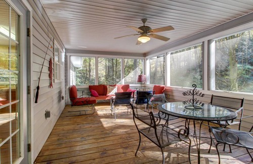 Clarkesville Cabin | 111 m² Cabin ∙ 3 bedrooms ∙ 8 guests