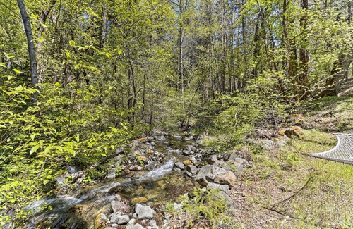 Weaverville House | 111 m² House ∙ 2 bedrooms ∙ 4 guests