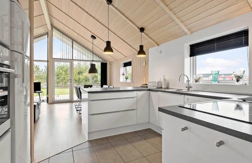 Bratten Strand House | 111 m² House ∙ 4 bedrooms ∙ 8 guests