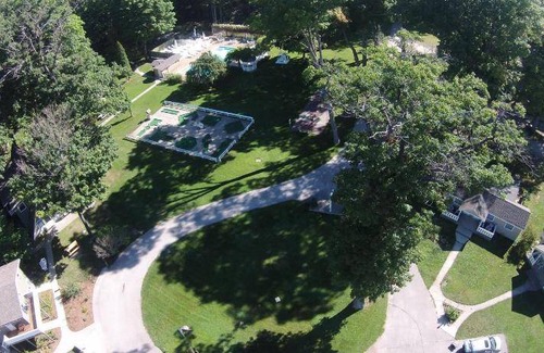 Whitehall Resort | 111 m² Resort ∙ 3 bedrooms ∙ 13 guests