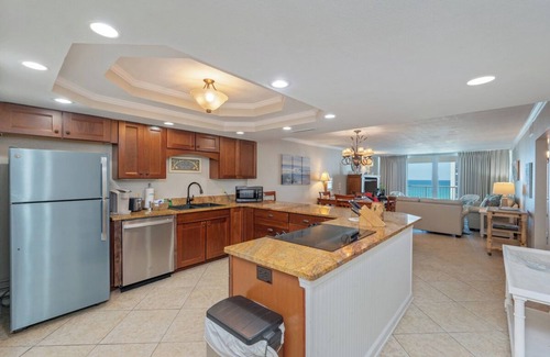 Holiday Isle Condo | 1115 Beach front Condo Shoreline Towers - Free Beach Setup