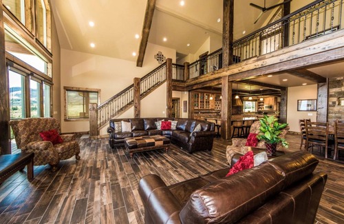 Fish Haven Cabin | 1115 m² Cabin ∙ 13 bedrooms ∙ 52 guests