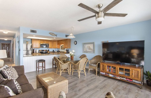 Destin Condo | 112- Fabulous BEACH FRONT condo. Destin Beach Club