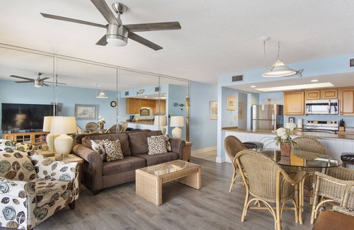 Destin Condo | 112- Fabulous BEACH FRONT condo. Destin Beach Club