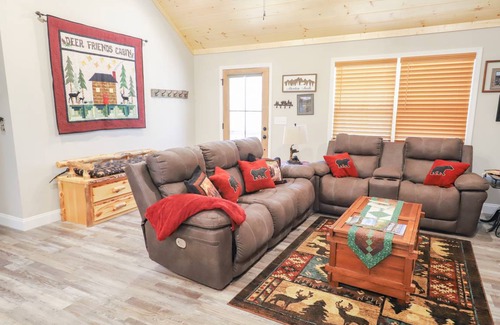 Eagle Mountain Cabin | 112 m² Cabin ∙ 3 bedrooms ∙ 6 guests