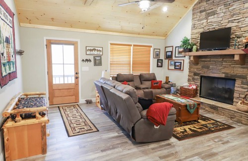 Eagle Mountain Cabin | 112 m² Cabin ∙ 3 bedrooms ∙ 6 guests