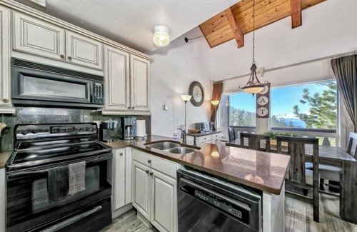 Tahoe Village Condo | 112 m² Condo ∙ 2 bedrooms ∙ 6 guests