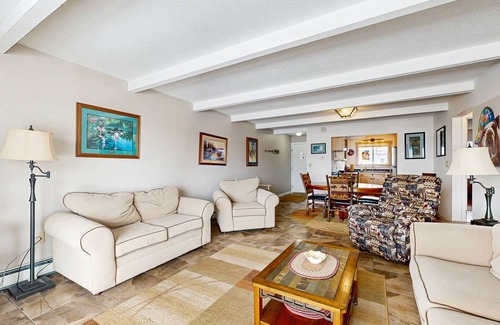 Greenville Junction Condo | 112 m² Condo ∙ 2 bedrooms ∙ 4 guests