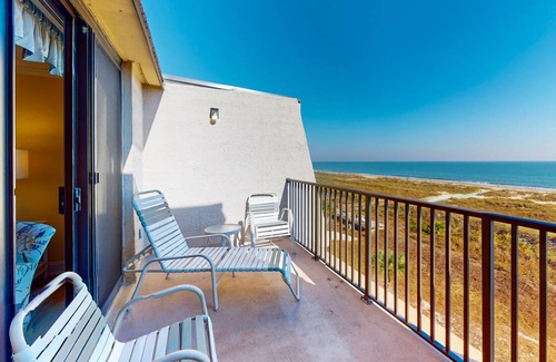 Folly Field Condo | 113 m² Condo ∙ 2 bedrooms ∙ 7 guests