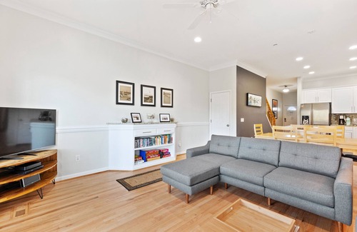 Waters Edge House | 113 Waters Edge - Sunset Haven - Renovated Riverside Townhome - Pool & Fishing Pier