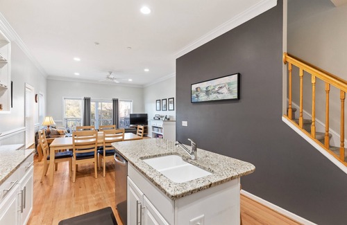 Waters Edge House | 113 Waters Edge - Sunset Haven - Renovated Riverside Townhome - Pool & Fishing Pier