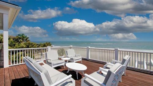 Isle of Palms House | 114 Ocean Boulevard by AvantStay Beachfront Infinity Pool Basketball Court Recently Renovated