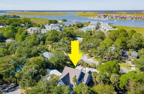 Folly Beach House | 114 W Huron - Sand Castle - Saltwater Pool - Heated upon request