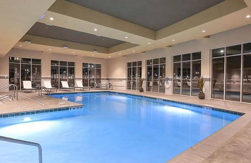 East Peoria Hotel | 115 m² Hotel ∙ 2 bedrooms ∙ 127 guests