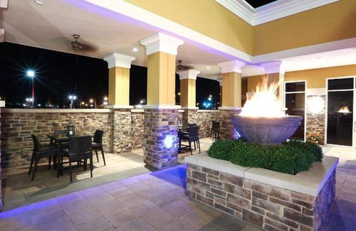 East Peoria Hotel | 115 m² Hotel ∙ 2 bedrooms ∙ 127 guests