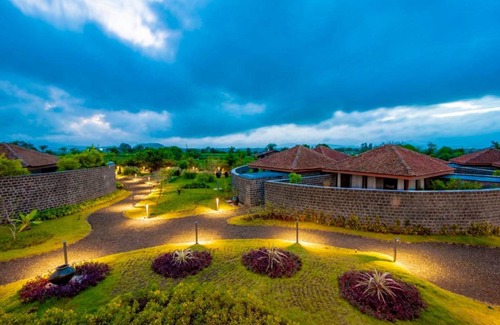 Nashik Resort | 115 m² Resort ∙ 2 bedrooms ∙ 6 guests