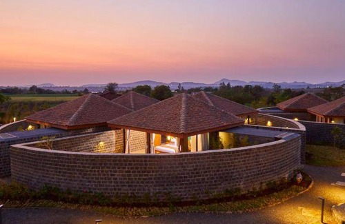 Nashik Resort | 115 m² Resort ∙ 2 bedrooms ∙ 6 guests