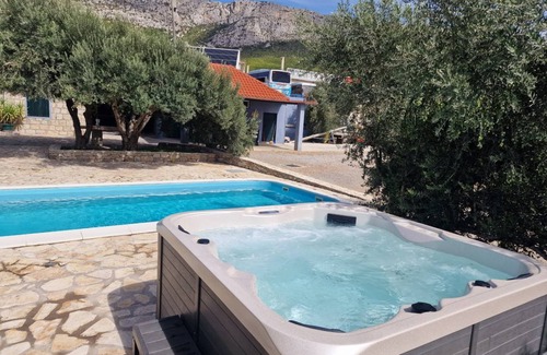 Kastel Sucurac Villa | 115 m² Villa ∙ 3 bedrooms ∙ 12 guests