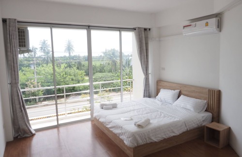 Nakhon Chai Si Hotel | 115 Townhouse