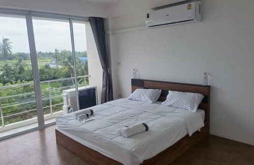 Nakhon Chai Si Hotel | 115 Townhouse
