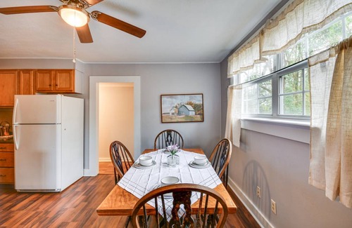 East Tallassee Cottage | 116 m² Cabin ∙ 3 bedrooms ∙ 7 guests