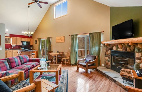 Nekoosa Cabin | 116 m² Cabin ∙ 2 bedrooms ∙ 6 guests