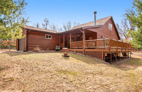 Nekoosa Cabin | 116 m² Cabin ∙ 2 bedrooms ∙ 6 guests