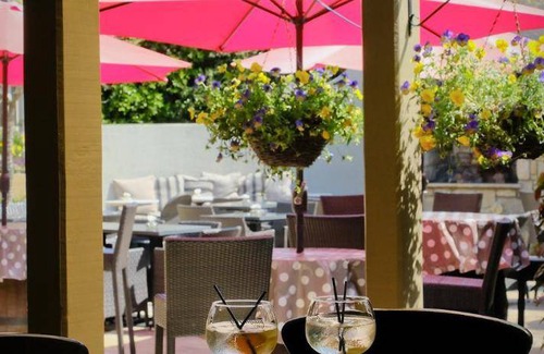 Delgany Hotel | 116 m² Hotel ∙ 3 bedrooms ∙ 6 guests