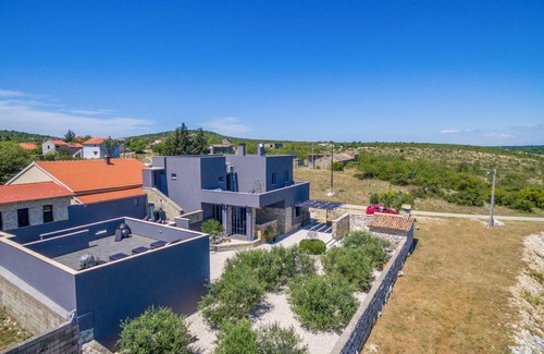 Benkovac House | 118 m² House ∙ 3 bedrooms ∙ 6 guests