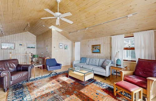 Freeport Cottage | 119 m² Cabin ∙ 2 bedrooms ∙ 6 guests