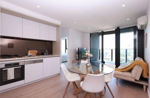 Docklands Apartment | 11D Stunning water and skyline view 2 Bedroom Abnb Apt with Free parking