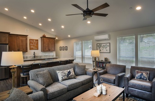 North Wawona Cabin | (11R) Spring Meadow Retreat at The Redwoods In Yosemite