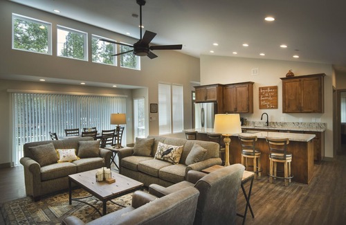 North Wawona Cabin | (11R) Spring Meadow Retreat at The Redwoods In Yosemite