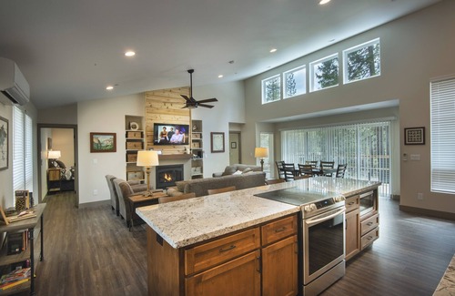 North Wawona Cabin | (11R) Spring Meadow Retreat at The Redwoods In Yosemite