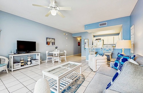 Navarre Beach Condo | 11th-Floor Gulf-Front Condo with Private W/D and Shared Pool
