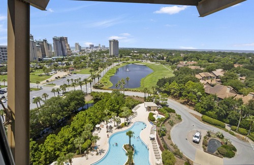 Four Mile Village Condo | 11th Floor Luau at Sandestin Studio - Newly Renovated- with Lagoon-style pool!