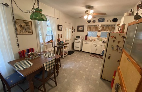 Bandera House | 11th St. Casa Blanca Downtown Bandera, TX