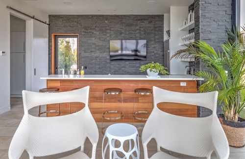 Water Mill House | 12,000 sq ft of Luxury, Modern Design, Full Gym, Indoor and Outdoor Dining.