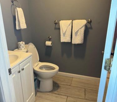 Hampton House | 12 Ashworth Ave suites