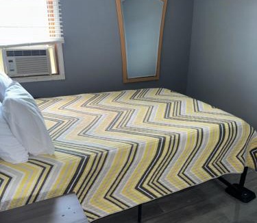 Hampton House | 12 Ashworth Ave suites