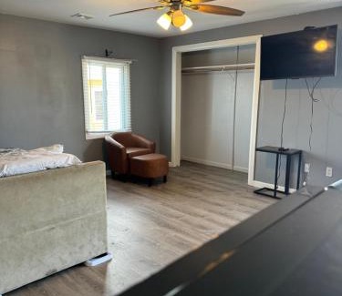 Hampton House | 12 Ashworth Ave suites