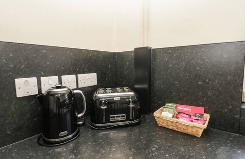 Eamont Bridge House | 12 EAMONT PARK, pet friendly, with a garden in Penrith