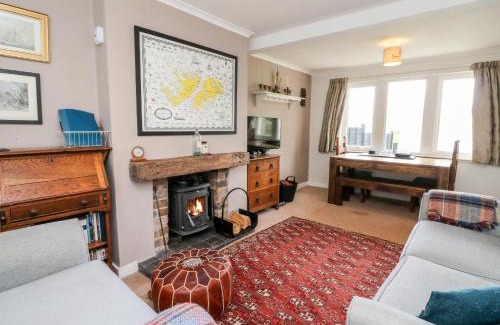 Oban House | 12 Kenmore Cottages